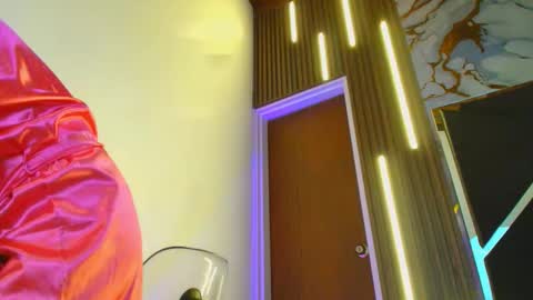 JUAN AND JULI online show from 11-07-25, 02:44