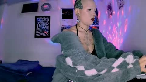    online show from 04-21-26, 01:42