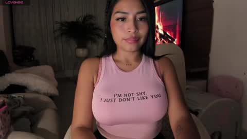 Snapshot of pocahontas_cute chatting on 03-09-25, 08:18 Nicole online show from 03-09-25, 08:18