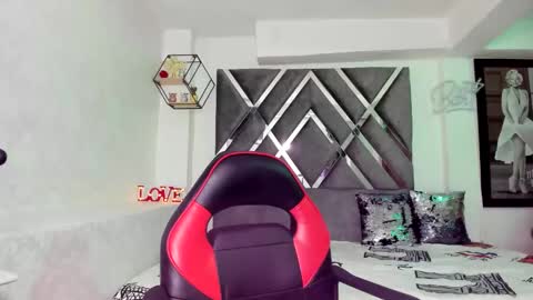 I dream of having many followers online show from 12-18-24, 03:11