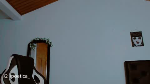 Snapshot of poeeticaa_ chatting on 12-26-24, 10:52 IG ipoetica online show from 12-26-24, 10:52