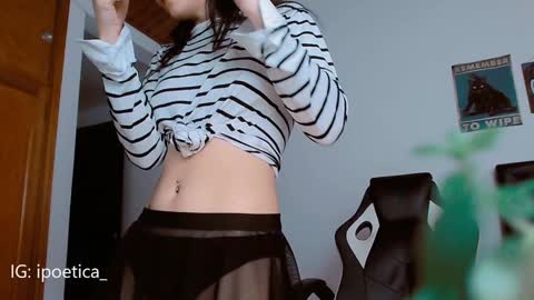 Snapshot of poeeticaa_ chatting on 01-08-25, 03:07 IG ipoetica online show from 01-08-25, 03:07