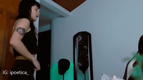 Snapshot of poeeticaa_ chatting on 01-15-25, 12:04 IG ipoetica online show from 01-15-25, 12:04