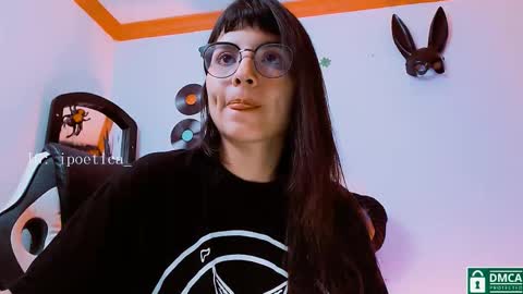 Snapshot of poeeticaa_ chatting on 11-25-25, 04:18 IG ipoetica online show from 11-25-25, 04:18