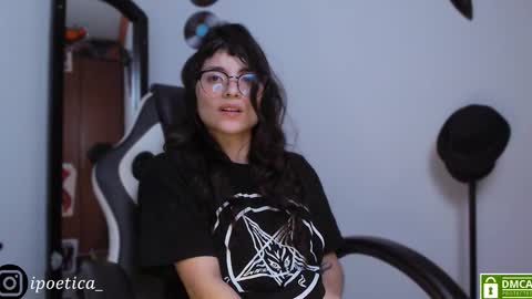 Snapshot of poeeticaa_ chatting on 03-06-26, 04:58 IG ipoetica online show from 03-06-26, 04:58