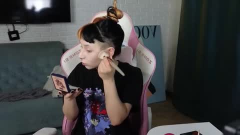 Candytrain online show from 11-23-25, 01:33