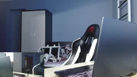 Poliglotjoe2 online show from 02-14-26, 01:52