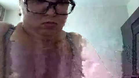 Snapshot of polina_moreau chatting on 06-07-26, 03:16 polina_moreau online show from 06-07-26, 03:16