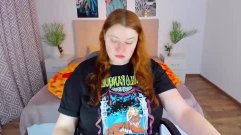 Snapshot of polinasallivan chatting on 01-13-25, 07:54 Polina online show from 01-13-25, 07:54