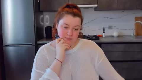 Snapshot of polinasallivan chatting on 02-17-25, 01:42 Polina online show from 02-17-25, 01:42