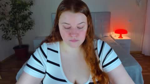 Snapshot of polinasallivan chatting on 12-15-25, 03:38 Polina online show from 12-15-25, 03:38