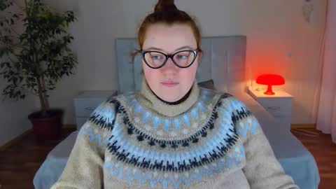 Snapshot of polinasallivan chatting on 12-16-25, 01:16 Polina online show from 12-16-25, 01:16