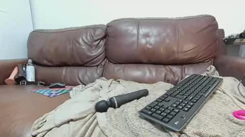 Snapshot of polly_aqua chatting on 05-27-26, 11:24 Polly Aqua online show from 05-27-26, 11:24