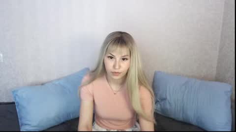 Snapshot of polly_holyy chatting on 05-15-26, 02:18 Polly online show from 05-15-26, 02:18