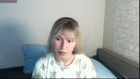 Snapshot of polly_holyy chatting on 05-18-26, 12:40 Polly online show from 05-18-26, 12:40