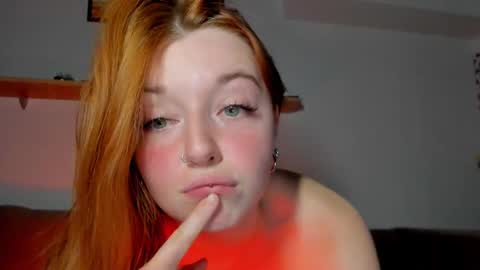 Snapshot of polly_luna chatting on 09-13-25, 01:05 Polly online show from 09-13-25, 01:05