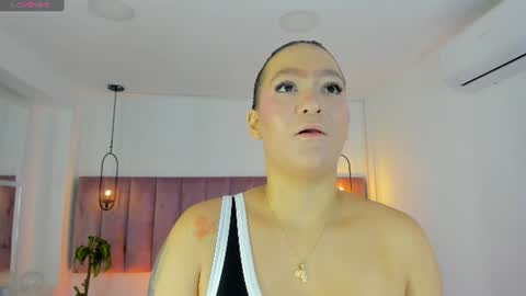 Snapshot of pollybabe_ chatting on 06-16-26, 10:29 POLLY online show from 06-16-26, 10:29