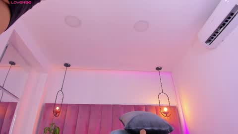 Snapshot of pollybabe_ chatting on 06-22-26, 11:07 POLLY online show from 06-22-26, 11:07