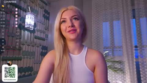 Snapshot of pollybun chatting on 12-04-25, 05:28 Anna online show from 12-04-25, 05:28