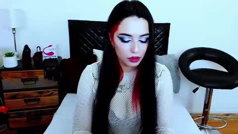 Snapshot of pollyflowers chatting on 12-16-24, 03:19 Polly online show from 12-16-24, 03:19