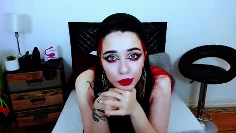 Snapshot of pollyflowers chatting on 12-30-24, 12:22 Polly online show from 12-30-24, 12:22