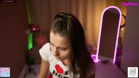 Snapshot of popityan chatting on 06-05-26, 11:38 Louise see you on December 1 at 2200 UTC3 online show from 06-05-26, 11:38