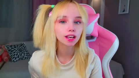 Snapshot of popjenny chatting on 03-05-26, 02:13 Hi Daddy Im Jane online show from 03-05-26, 02:13