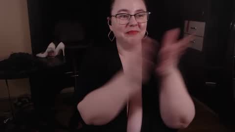 Snapshot of posh_mistress chatting on 03-08-25, 05:49 PoshMistres online show from 03-08-25, 05:49