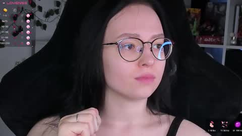 Snapshot of power_robynn chatting on 11-06-25, 11:22 Robyn online show from 11-06-25, 11:22