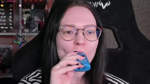 Robyn online show from 04-18-26, 02:21