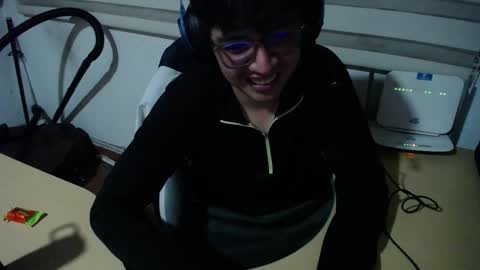 powerfulzeus2 online show from 10-10-25, 02:32