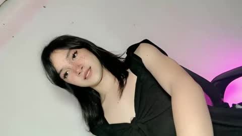 Snapshot of precious_laura18 chatting on 06-08-26, 01:11 precious_laura18 online show from 06-08-26, 01:11