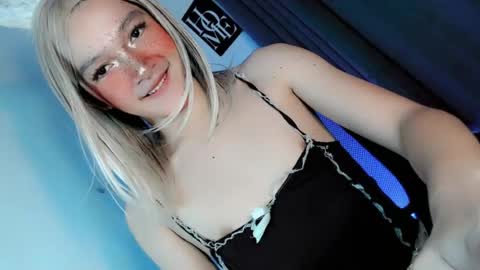 Snapshot of precious_laura18 chatting on 06-21-26, 06:43 precious_laura18 online show from 06-21-26, 06:43