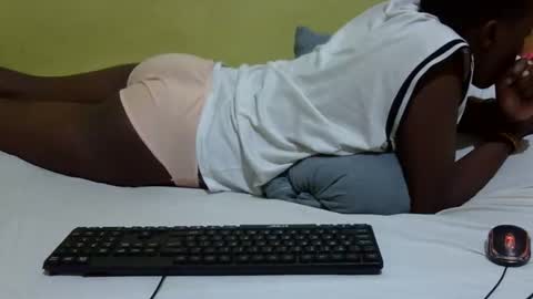 Snapshot of precious_nesh chatting on 11-24-25, 03:06 precious_nesh online show from 11-24-25, 03:06