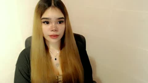 Snapshot of preciousangel69xxx chatting on 05-12-26, 06:10 MAXXINE online show from 05-12-26, 06:10