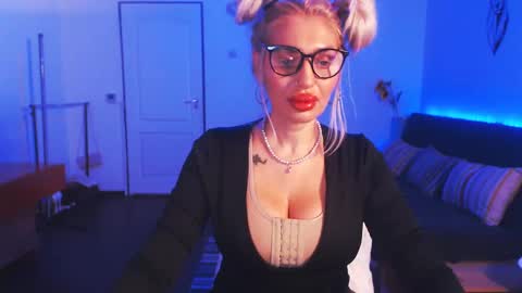 Snapshot of preggyhotmommy chatting on 12-21-24, 09:36 Victoria online show from 12-21-24, 09:36