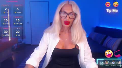 Snapshot of preggyhotmommy chatting on 09-11-25, 08:09 Victoria online show from 09-11-25, 08:09