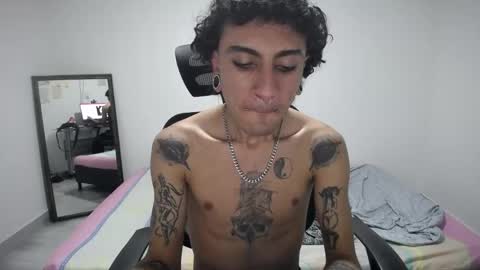 Plux online show from 04-21-26, 06:41