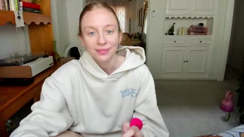 Snapshot of pretendlunch chatting on 05-31-26, 03:52 Pretend online show from 05-31-26, 03:52