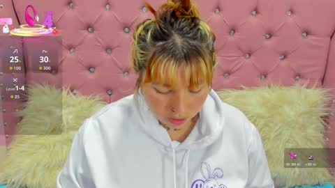 Pretti Violet online show from 10-28-25, 02:37