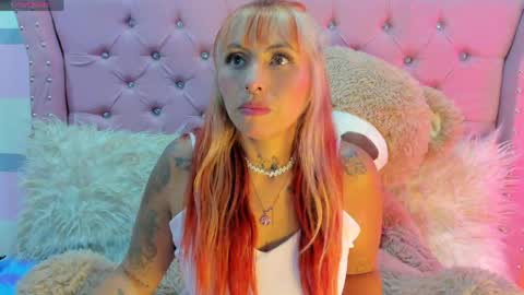 Pretti Violet online show from 04-21-26, 03:24