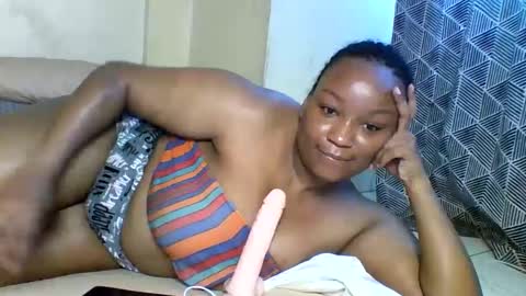 Snapshot of prettie_diva0 chatting on 09-29-25, 12:10 Prettie diva online show from 09-29-25, 12:10