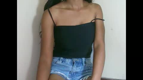 Snapshot of prettiethalia chatting on 10-23-25, 07:29 prettiethalia online show from 10-23-25, 07:29