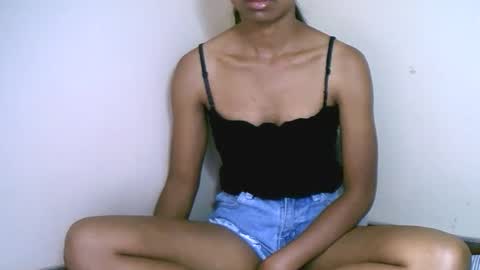 Snapshot of prettiethalia chatting on 10-29-25, 11:23 prettiethalia online show from 10-29-25, 11:23