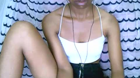 Snapshot of prettiethalia chatting on 01-10-26, 09:11 prettiethalia online show from 01-10-26, 09:11