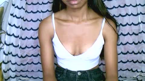 Snapshot of prettiethalia chatting on 01-15-26, 08:19 prettiethalia online show from 01-15-26, 08:19