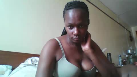 Snapshot of pretty_beib chatting on 11-10-25, 09:19 Karol online show from 11-10-25, 09:19