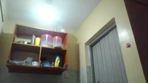 Snapshot of pretty_beib chatting on 05-27-26, 05:54 Karol online show from 05-27-26, 05:54