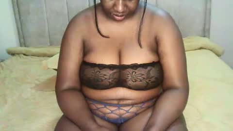 Snapshot of pretty_bums chatting on 09-28-25, 02:06 chichi online show from 09-28-25, 02:06