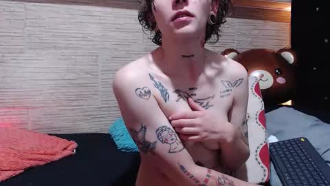 pretty_cristal22 online show from 12-05-25, 01:09